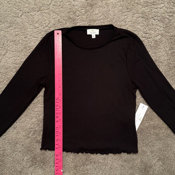 Live In The Moment Size Large Black Top With Scalloped Edges - Picture 4 of 8